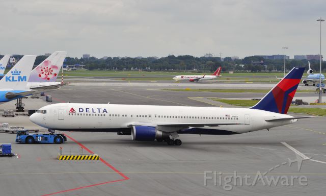 BOEING 767-300 (N1602) - Delta Boeing 767-332(ER)(WL) N1602 in Amsterdam Schiphol Airport