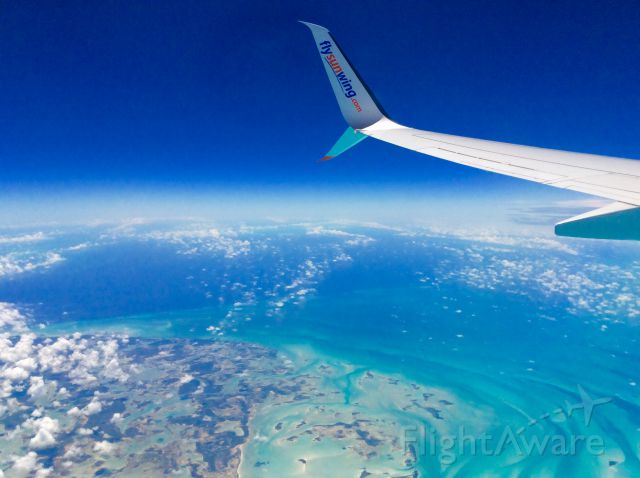 Boeing 737-800 (C-GOFW) - This amazing view is the Bahamas.
