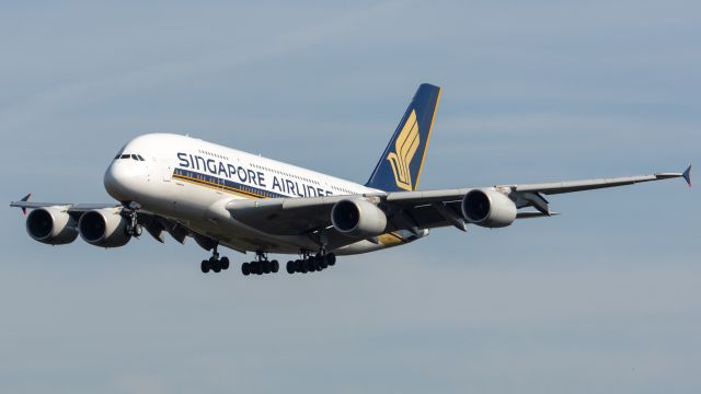 Airbus A380-800 (9V-SKT)