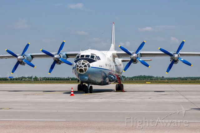Antonov An-12 (UR-CBG)