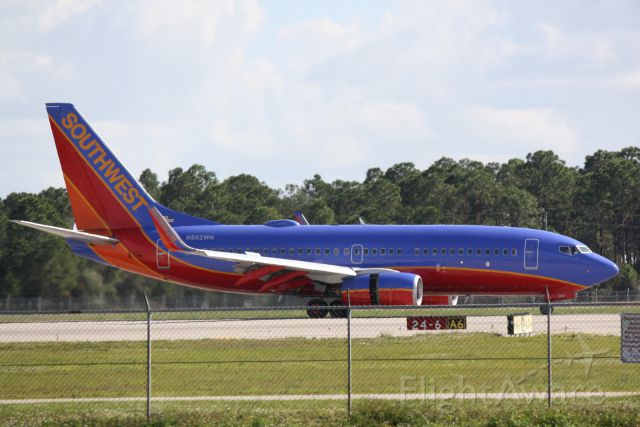 Boeing 737-700 (N562WN) - Southwest Flight 119 (N562WN) arrives at Southwest Florida International Airport following flight from Port Columbus International Airport
