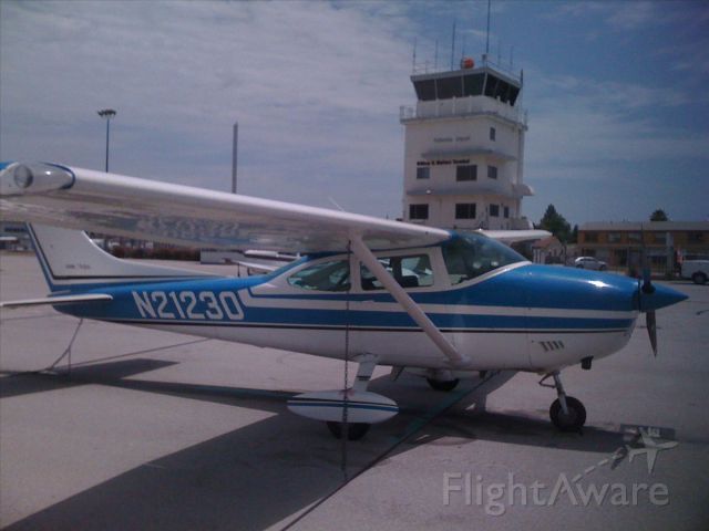 Cessna Skylane (N21230)