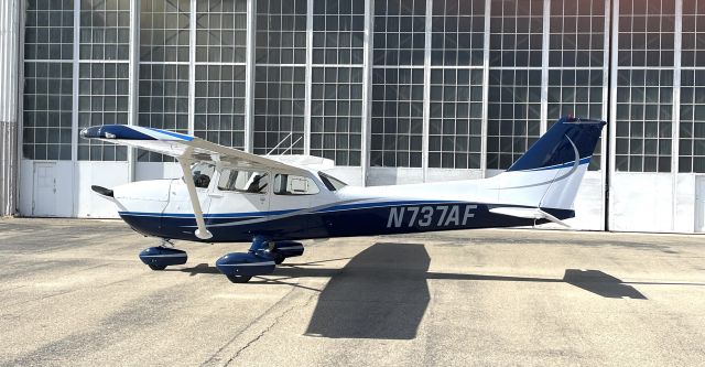 Cessna Skyhawk (N737AF) - New paint job by Art Craft Paint