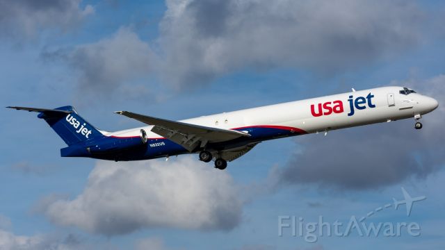 McDonnell Douglas MD-88 (N832US) - Sharp new USA Jet scheme. Formerly N978DL with Delta until 2020.