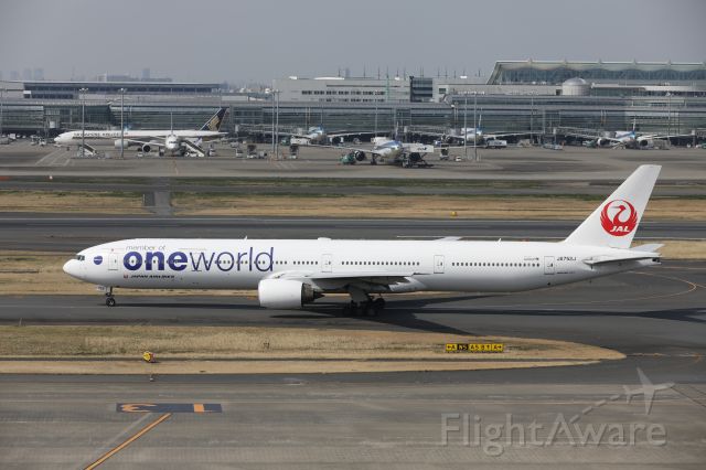 BOEING 777-300 (JA752J) - 02 April 2017:HND-OKA.