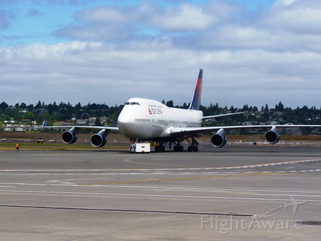 Boeing 747-400 (N673US)