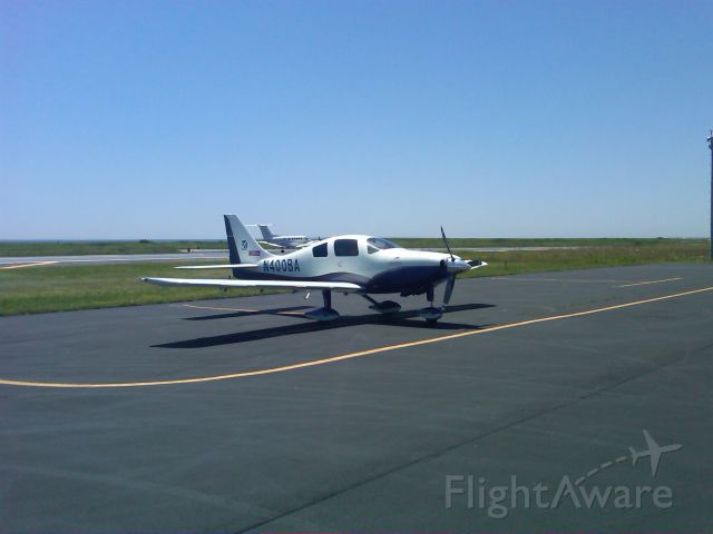 Cessna 400 (N400BA) - 400BA on island (0B8)