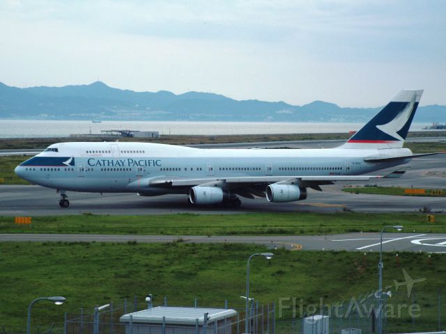 Boeing 747-400 (B-HUJ)