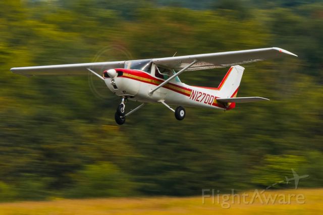 Cessna Commuter (N1270Q) - Cessna 150L N1270Q taking of from Wings Field (KLOM) 