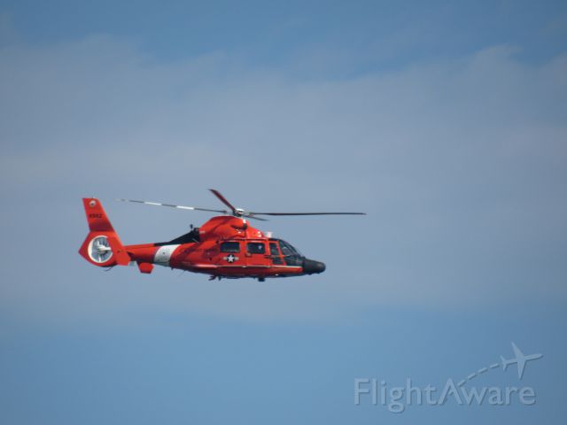 N6562 — - A US Coast Guard HH-65 Dolphin over Sullivans Island, SC