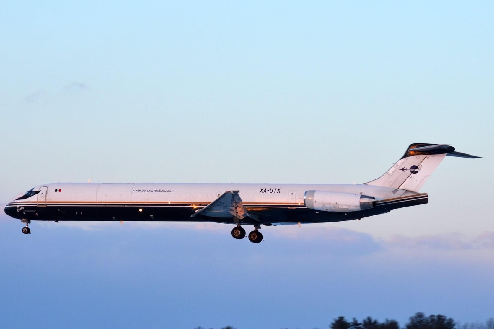 McDonnell Douglas MD-82 (XA-UTA) - Victor Tango Mike 342 arriving from Greenville SC