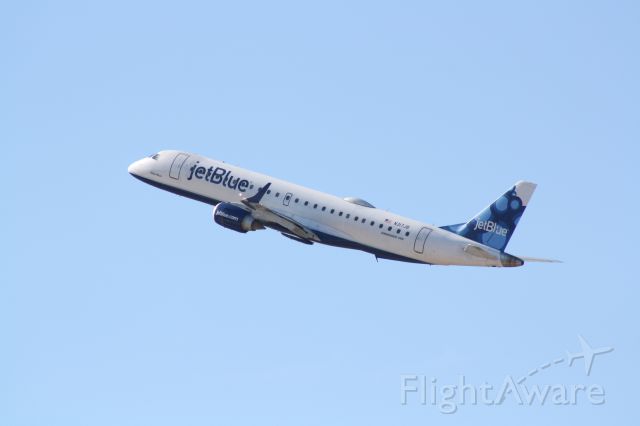 Embraer ERJ-190 (N317JB) - N317JB "Deja Blue" climbing out runway 23R