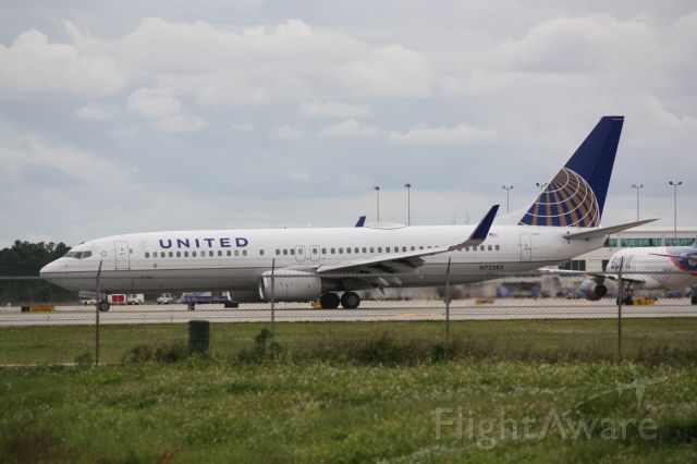 Boeing 737-800 (N73283) - United Flight 174 (N73283) arrives at Southwest Florida International Airport following flight from Newark-Liberty International Airport