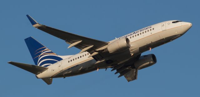 Boeing 737-700 (HP-1521CMP) - I finally snag me a pic of a Copa Airlines bird!