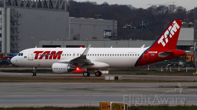 Airbus A320 (D-AVVI) - an all-new TAM Airbus - Made in Germany