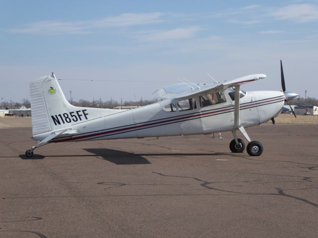 Cessna Skywagon (N185FF)