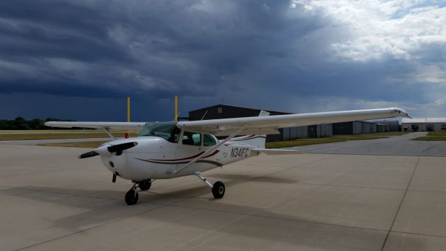 Cessna Skyhawk (N341FC)