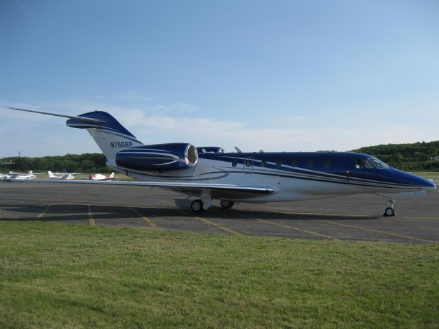 Cessna Citation X (N760BP) - I was coming down to the airport for a flight lesson and was pleasantly surprised to see this beautiful, blue Citation X sitting on the ramp.