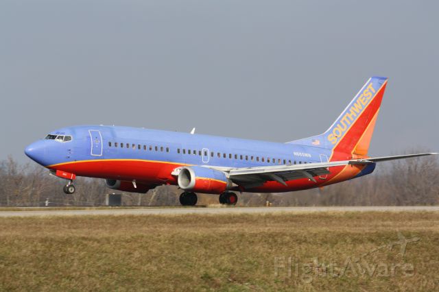 BOEING 737-300 (N665WN) - Landing Runway 23,Buffalo Niagara Intl Airport
