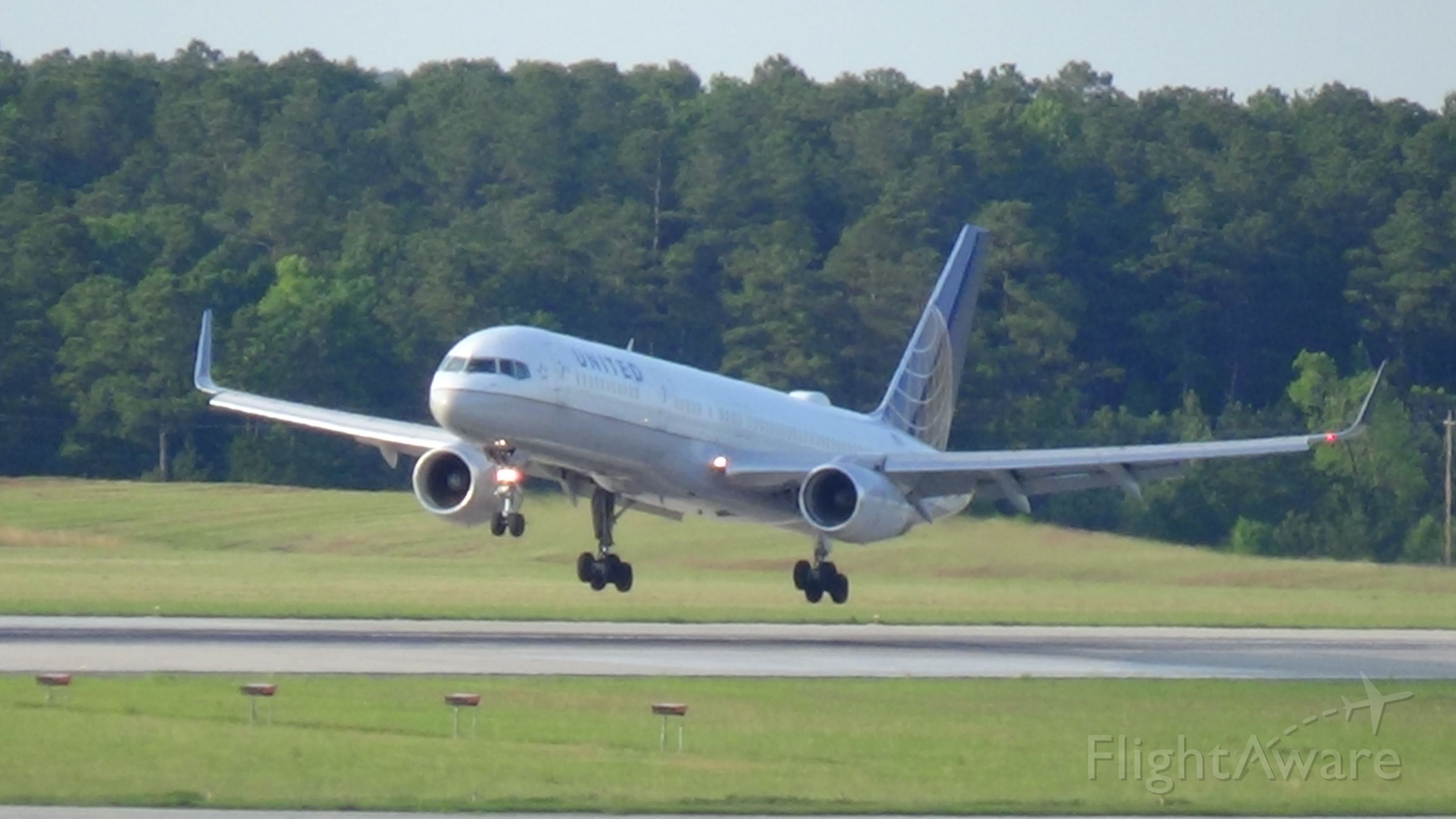 Boeing 757-200 (N17133) - United 1965 arriving from Washington Dulus at 6:59 P.M.   Taken June 7, 2015.