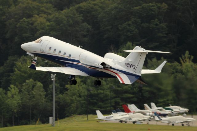 Learjet 60 (N814TS) - A nice departure from runway 16 at KHPN.
