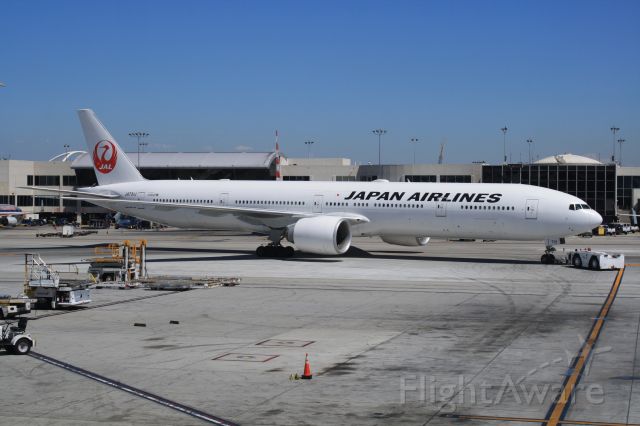 Boeing 777-200 (JA731J) - A beautiful day for a flight to Japan!  Lets go!!!