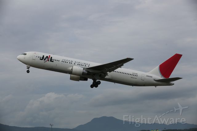 BOEING 767-300 (JA8299) - 01 August 2015:HKD-HND.