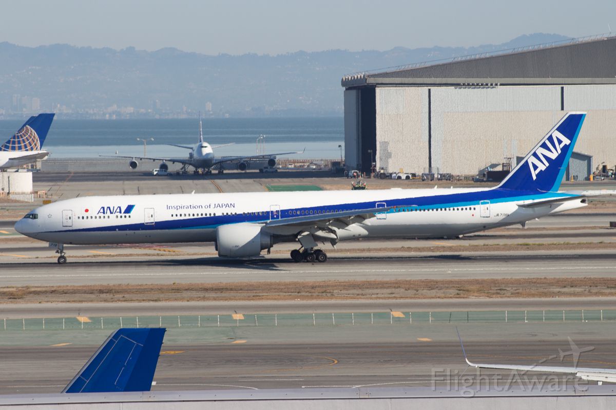 BOEING 777-300ER (JA778A)