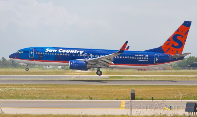Boeing 737-800 (N809SY) - ***Please Select FULL for correct resolution*** Landing at YYZ 05 from Newark on August 13, 2019