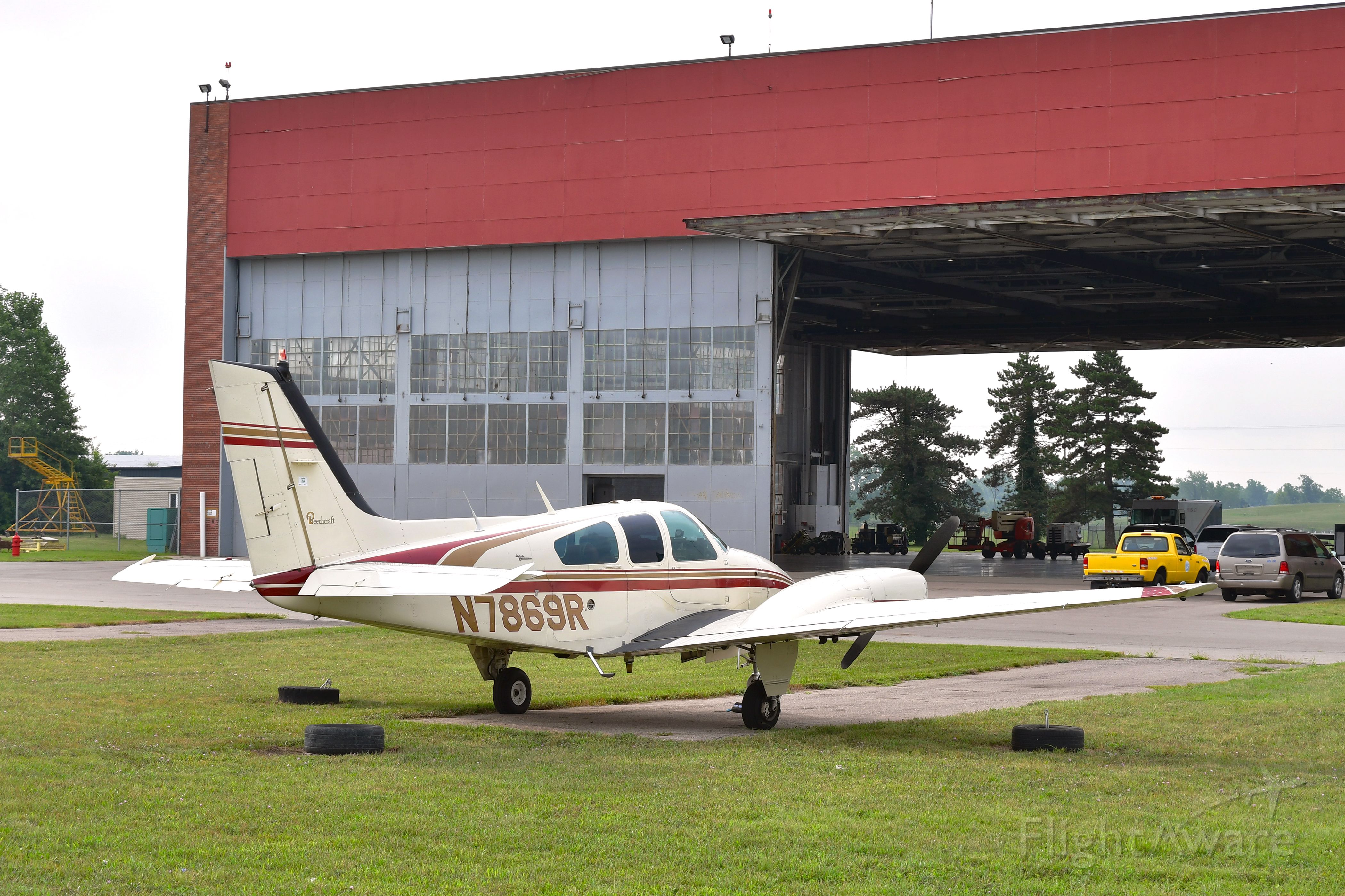 Beechcraft Travel Air (N7869R) - Beech 95-B55 Baron N7869R in Ypsilanti, Willow Run Airport