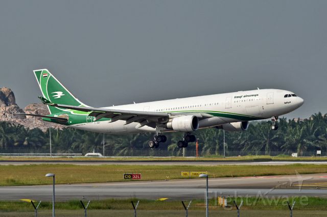 Airbus A330-200 (YI-AQY)