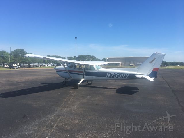 Cessna Skyhawk (N733RY) - Brief stop in Madison, MS before heading to Gulf Shores for the Memorial Day Weekend
