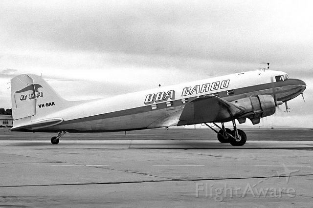 VH-BAA — - BBA CARGO - BRAIN & BROWN AIRFREIGHTERS - DOUGLAS C-47A SKYTRAIN (DC-3) - REG VH-BAA (CN 13084) - ESSENDON AIRPORT MELBOURNE VIC. AUSTRALIA - YMEN 6/11/1976