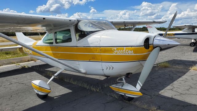 Cessna Skylane (N2654F)