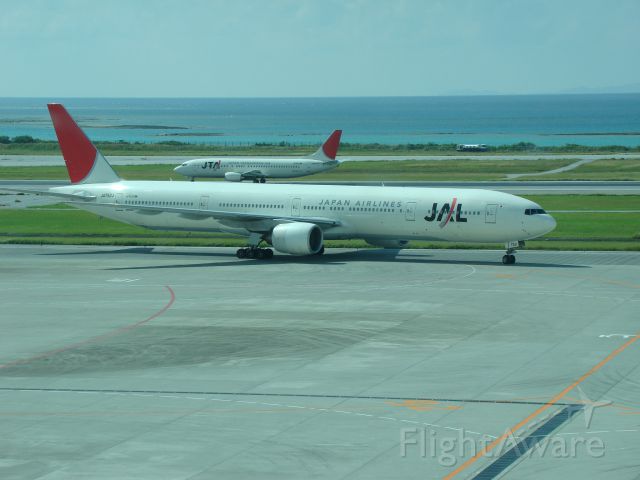 BOEING 777-300 (JA752J)