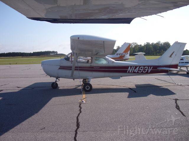 Cessna Skyhawk (N1493V) - My props to you.  (KCCO)