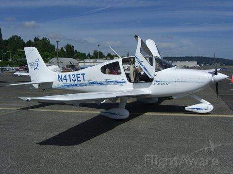 Cirrus SR-20 (N413ET) - One of our Cirrus SR20, operated by AcuWings, a Cirrus Training Center in Renton, WA