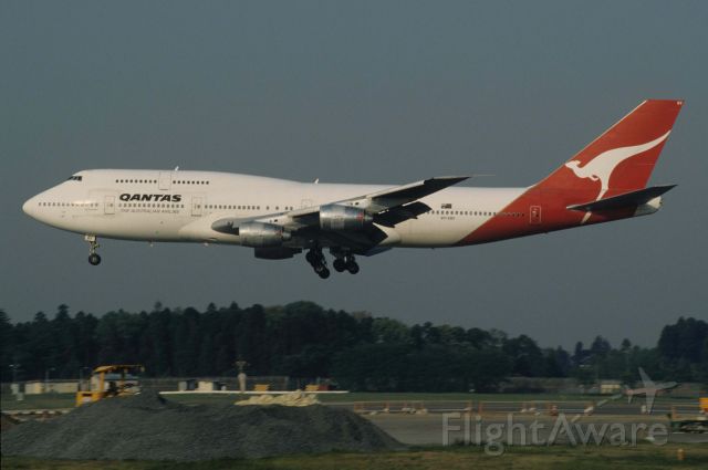 BOEING 747-300 (VH-EBV) - Short Final at Narita Intl Airport Rwy16R on 1997/04/27