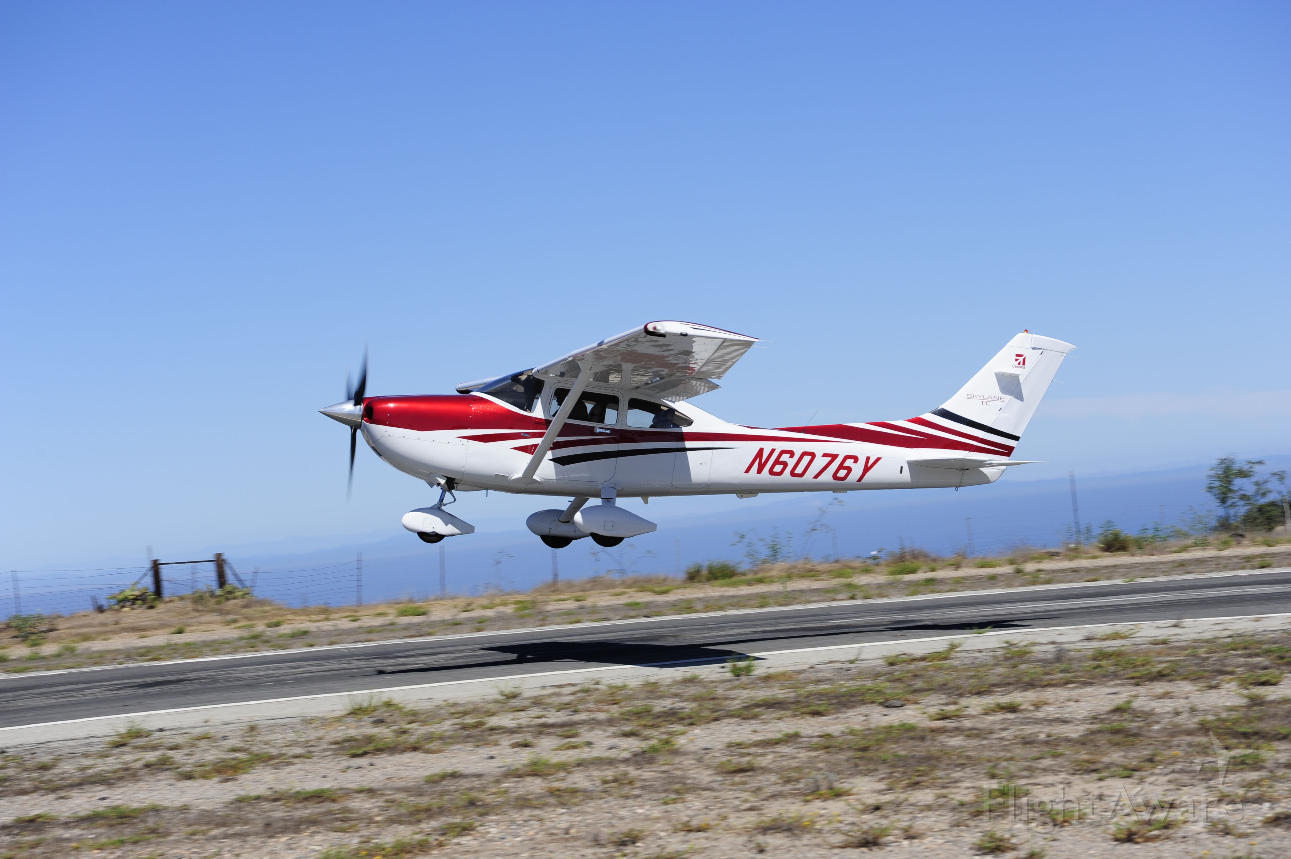 Cessna Skylane (N6076Y) - Leaving Catalina after buffalo burgers