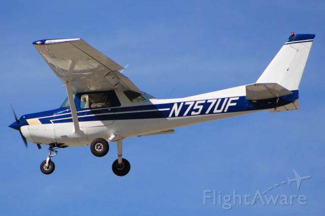 Cessna 152 (N757UF)