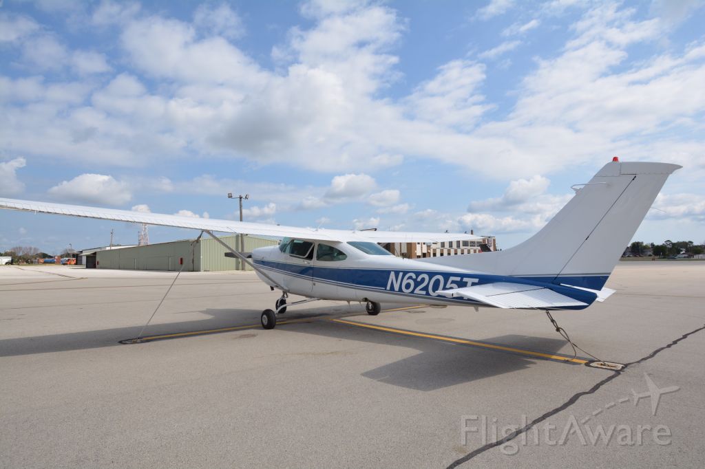Cessna Skylane RG (N6205T)