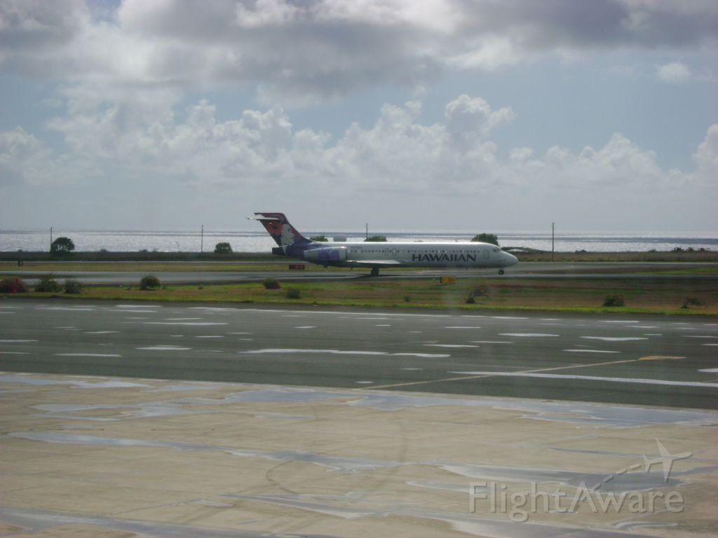 Boeing 717-200 — - Waiting for flight to Honolulu.
