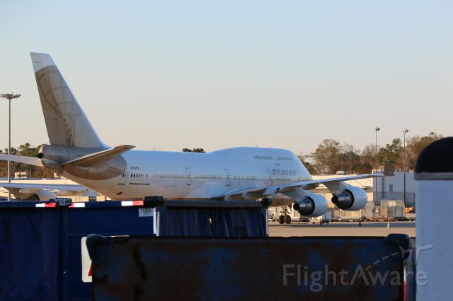 Boeing 747-400 (N322SG) - In the cargo cargo parking  :) 