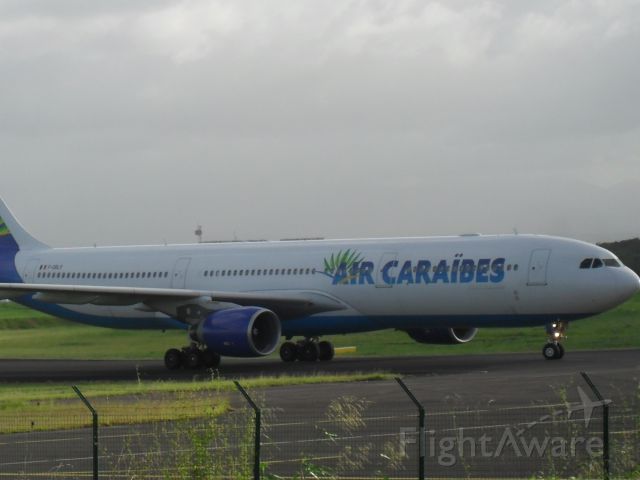 Airbus A330-300 —