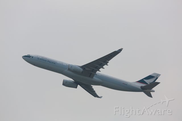 Airbus A330-300 (B-HLW)