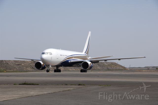 BOEING 767-300 (N767KS) - Visit at Haneda Intl Airport on 2010/4/18 Mid East Jet