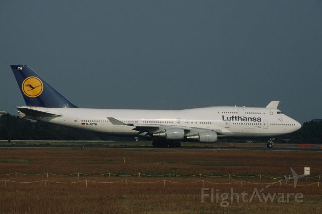 Boeing 747-400 (D-ABTH) - Departure at Narita Intl Airport Rwy16R on 1997/10/18