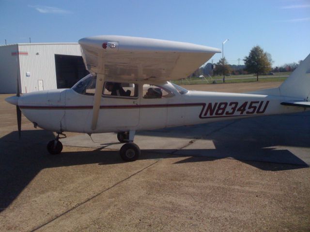 Cessna Skyhawk (N8345U)