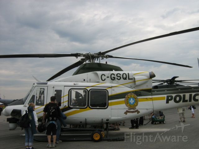 Bell 412 (C-GSQL)