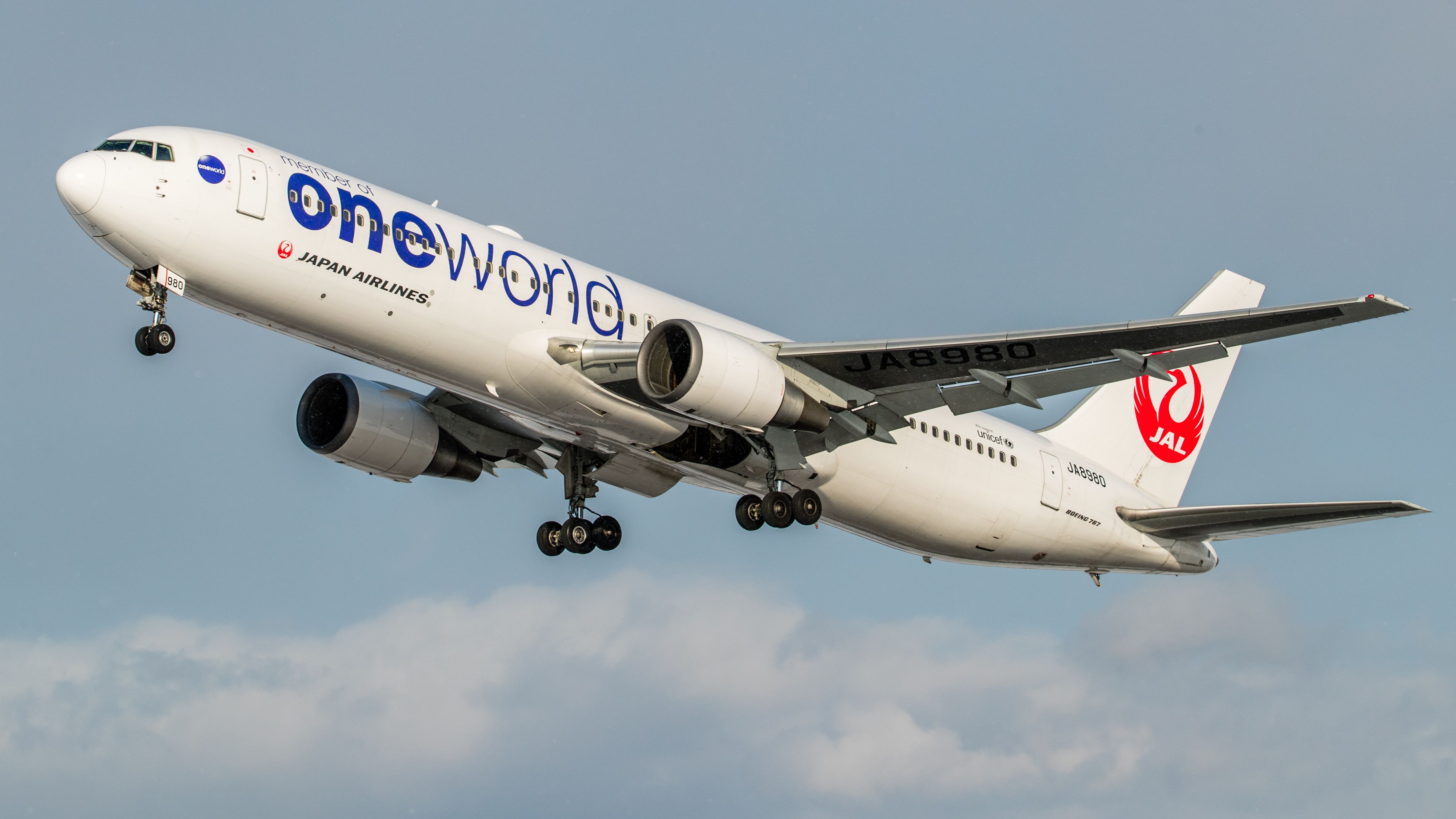 BOEING 767-300 (JA8980) - 日本航空 (Japan Airlines)“Oneworld Livery” / Boeing 767-346br /Feb.19.2017 Hakodate Airport [HKD/RJCH] JAPAN